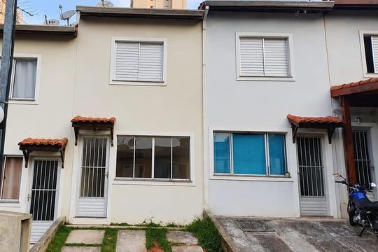 Fachada de casa de condomínio para alugar com 2 quartos, 60m² em Jardim Sao Victor, Osasco
