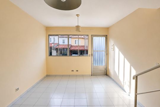 Sala de casa de condomínio para alugar com 2 quartos, 60m² em Jardim Sao Victor, Osasco