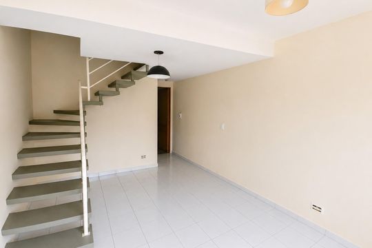 Sala de casa de condomínio para alugar com 2 quartos, 60m² em Jardim Sao Victor, Osasco