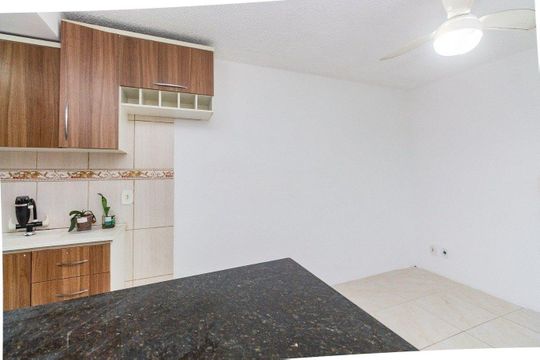 Cozinha de apartamento para alugar com 2 quartos, 48m² em Jardim Dona Leopoldina, Porto Alegre