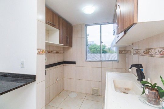 Cozinha de apartamento para alugar com 2 quartos, 48m² em Jardim Dona Leopoldina, Porto Alegre