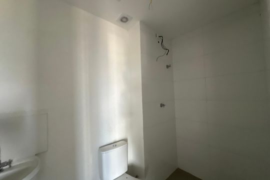 Banheiro de apartamento para alugar com 2 quartos, 55m² em Jardim Maria Helena, Barueri