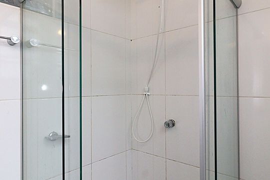 Banheiro de apartamento à venda com 2 quartos, 71m² em Petrópolis, Porto Alegre