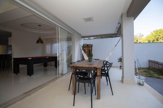 Varanda de casa de condomínio à venda com 4 quartos, 800m² em  Jardim Botânico,, Brasília