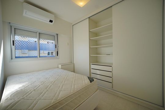 Quarto 3 de apartamento para alugar com 3 quartos, 85m² em Itacorubi, Florianópolis