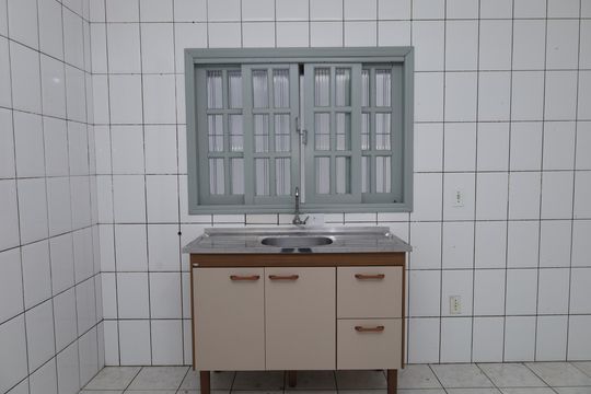 Cozinha de casa para alugar com 4 quartos, 110m² em Jardim das Camelias, São Paulo