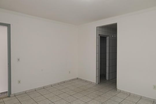 Sala de casa para alugar com 4 quartos, 110m² em Jardim das Camelias, São Paulo