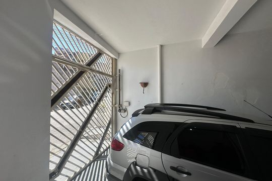 Garagem de casa à venda com 4 quartos, 233m² em Parque dos Camargos, Barueri