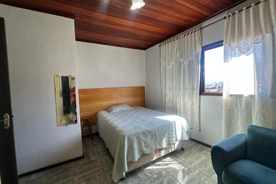 Suíte de casa à venda com 4 quartos, 233m² em Parque dos Camargos, Barueri
