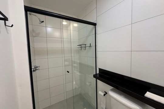 Banheiro de apartamento para alugar com 1 quarto, 54m² em Jardim Maria Helena, Barueri