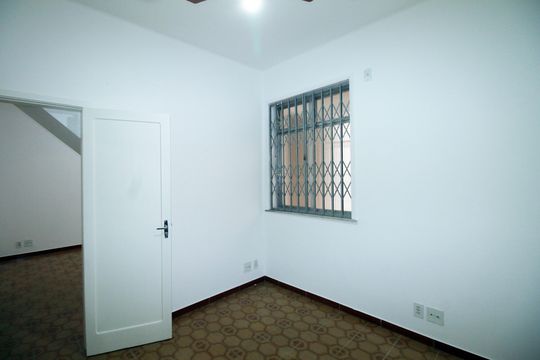 Quarto 1 de casa para alugar com 2 quartos, 77m² em Penha, Rio de Janeiro