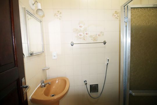 Banheiro de casa para alugar com 2 quartos, 60m² em Penha, Rio de Janeiro