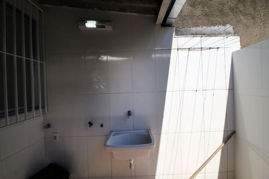 Área de Serviço de casa para alugar com 2 quartos, 60m² em Penha, Rio de Janeiro