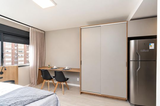 Sala de kitnet/studio para alugar com 1 quarto, 24m² em Boa Vista, Porto Alegre