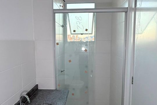 Banheiro de apartamento à venda com 2 quartos, 47m² em Palmeiras, Belo Horizonte