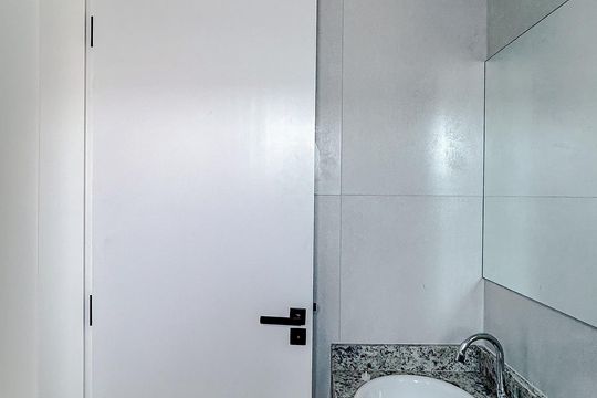 Banheiro de apartamento à venda com 1 quarto, 30m² em Vila Santa Isabel, São Paulo