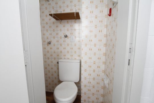 Banheiro de serviço de apartamento para alugar com 3 quartos, 78m² em Nova Suíça, Belo Horizonte