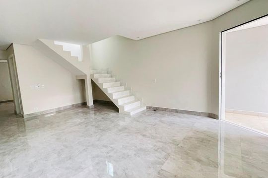 Casa para alugar com 3 quartos, 224m² em Água Espraiada, Cotia