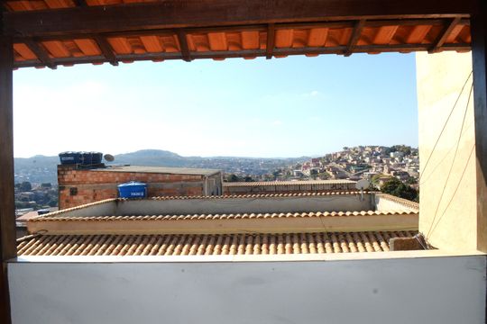 Vista do Quarto 1 de casa para alugar com 2 quartos, 100m² em Paulo Vi, Belo Horizonte