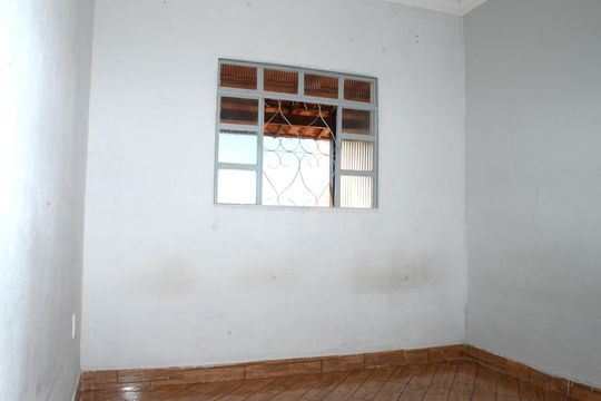 Quarto 1 de casa para alugar com 2 quartos, 100m² em Paulo Vi, Belo Horizonte