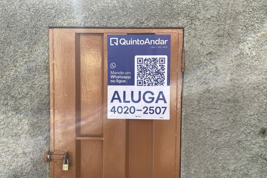 Placa instalada com o codigo BBYX-212, Instalacao no portao de apartamento para alugar com 2 quartos, 56m² em Camargos, Belo Horizonte