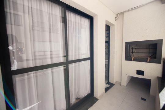 Varanda gourmet de apartamento à venda com 1 quarto, 32m² em Campo Comprido, Curitiba