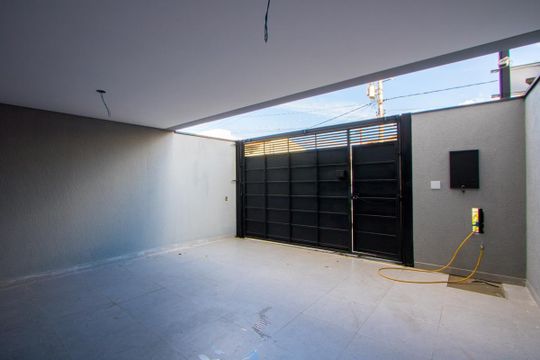 Garagem de casa à venda com 2 quartos, 100m² em Vila Alzira, Santo André