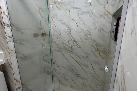 Banheiro de apartamento à venda com 3 quartos, 58m² em Parque Jaçatuba, Santo André
