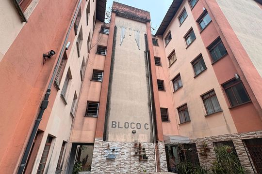 Fachada de apartamento à venda com 2 quartos, 52m² em Vila Santa Antonia, Diadema