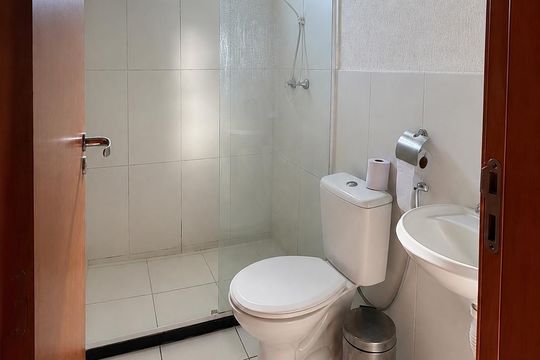 Banheiro de apartamento para alugar com 2 quartos, 50m² em Parque Rodoviária, Campos dos Goytacazes