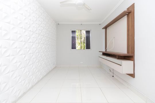 Sala de apartamento à venda com 2 quartos, 56m² em Piraporinha, São Paulo