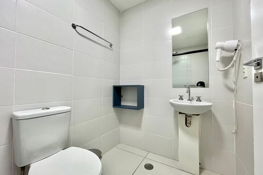 Banheiro de kitnet/studio à venda com 1 quarto, 26m² em Vila Clementino, São Paulo