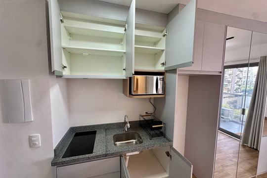 Cozinha de kitnet/studio para alugar com 1 quarto, 24m² em Jardim das Acacias, São Paulo