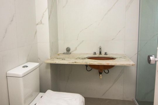 Banheiro Social de apartamento para alugar com 3 quartos, 130m² em Menino Deus, Porto Alegre