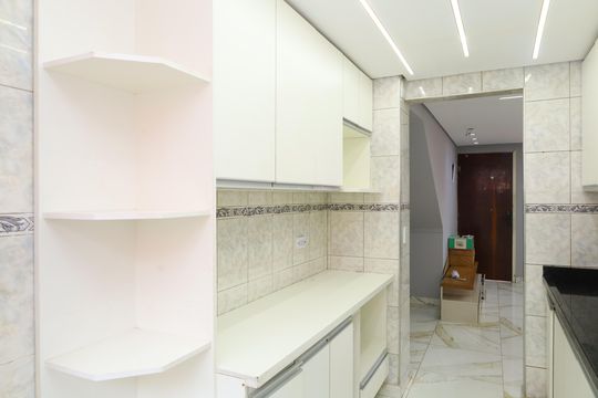 Cozinha de apartamento para alugar com 2 quartos, 55m² em Vila Mara, São Paulo