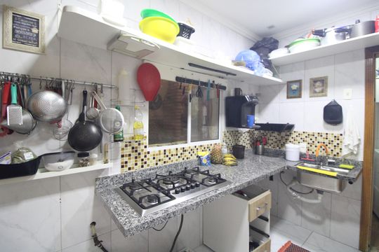 Casa à venda com 3 quartos, 80m² em Vila Marari, São Paulo