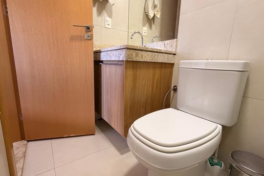 Banheiro da Suíte de apartamento para alugar com 2 quartos, 65m² em Setor Bueno, Goiânia