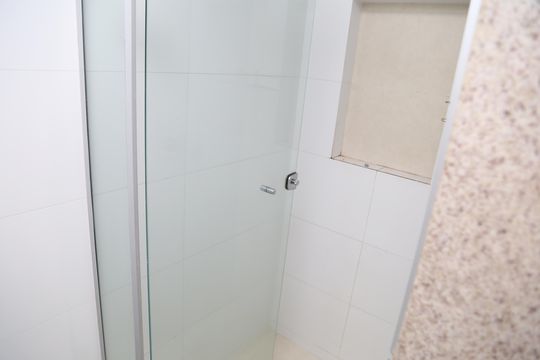 Banheiro de apartamento para alugar com 2 quartos, 69m² em Setor Oeste, Goiânia