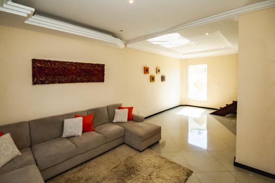 Casa à venda com 3 quartos, 250m² em Trevo, Belo Horizonte