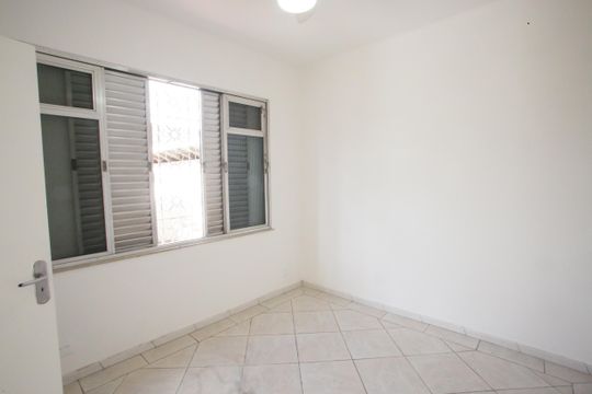 Quarto 2 de casa para alugar com 3 quartos, 80m² em Tanque, Rio de Janeiro