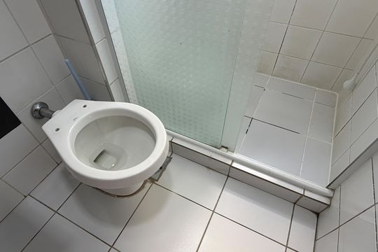 Banheiro de apartamento para alugar com 1 quarto, 44m² em Ponta da Praia, Santos