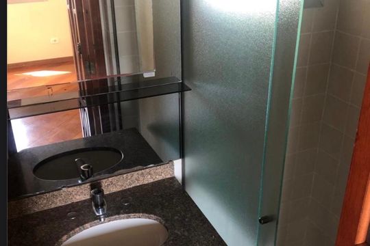 Banheiro de apartamento à venda com 2 quartos, 55m² em Vila Mazzei, São Paulo