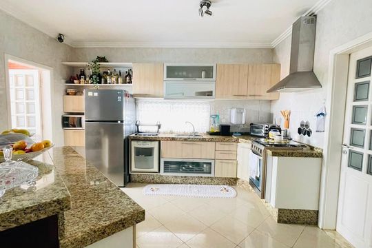 Cozinha de casa de condomínio para alugar com 5 quartos, 234m² em Residencial San Diego (paysage Noble), Cotia