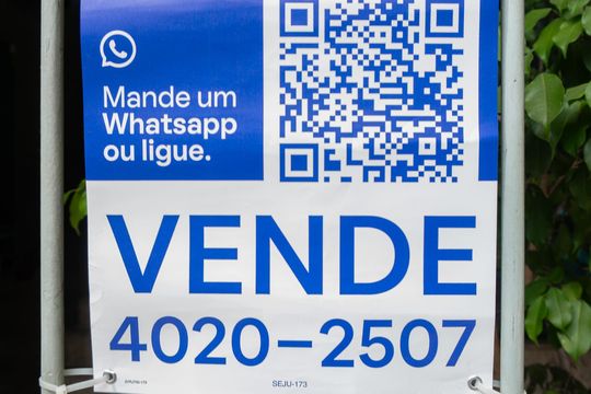 Placa instalada SEJU-173 de apartamento para alugar com 1 quarto, 31m² em Tijuca, Rio de Janeiro