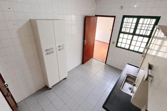 Cozinha de casa para alugar com 3 quartos, 115m² em Jardim Karaíba, Uberlândia