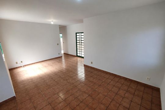 Sala de casa para alugar com 3 quartos, 115m² em Jardim Karaíba, Uberlândia