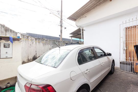 Garagem de casa à venda com 2 quartos, 130m² em Jardim Sao Francisco, Guarulhos