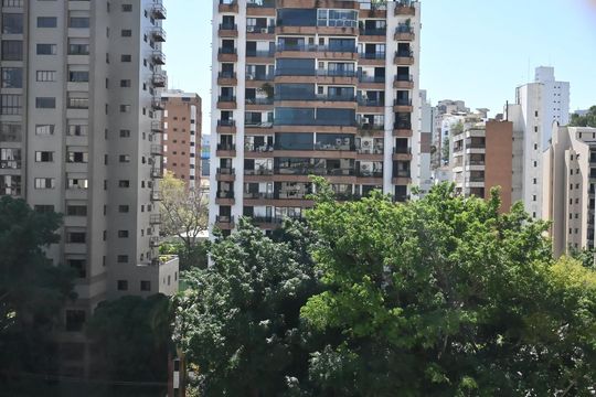 Vista da Suíte 1 de apartamento à venda com 3 quartos, 189m² em Real Parque, São Paulo