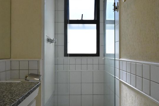Banheiro de apartamento à venda com 3 quartos, 189m² em Real Parque, São Paulo