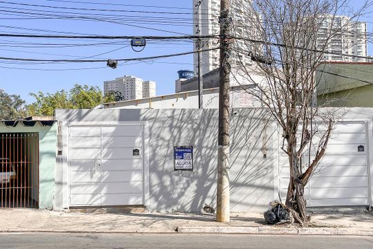 Fachada + plaquinha de casa para alugar com 2 quartos, 100m² em Santa Maria, São Caetano do Sul